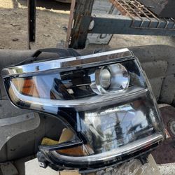 2015 - 2020 Chevrolet Tahoe Suburban OEM Headlight Right Passenger Halogen