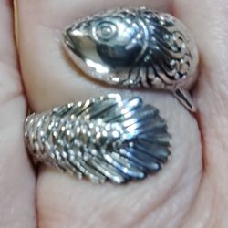 BRILLIANT DESIGN IN A BEAUTIFUL ASTROLOGICAL PISCES SUN SIGN OR OTHER. -KOI FISH STERLING, SIZE 9./ 100% - 925 Silver (R-60924)