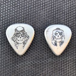 GUNS N’ ROSES Appetite For Destruction Limited Edition Locked N' Loaded Metal Guitar Picks of Izzy Stradlin, Axl Rose Skull face & Signature Set of 2