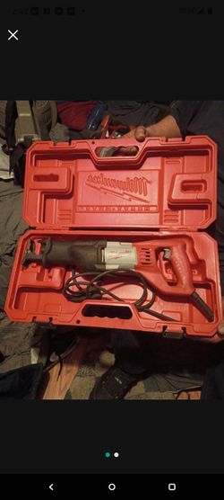 Milwaukee Sawzall w/ Case