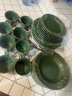 RARE Vintage Martha Stewart MSE Woodland Green Pine cone Holiday Majolica Rim 31 pieces Dinner set