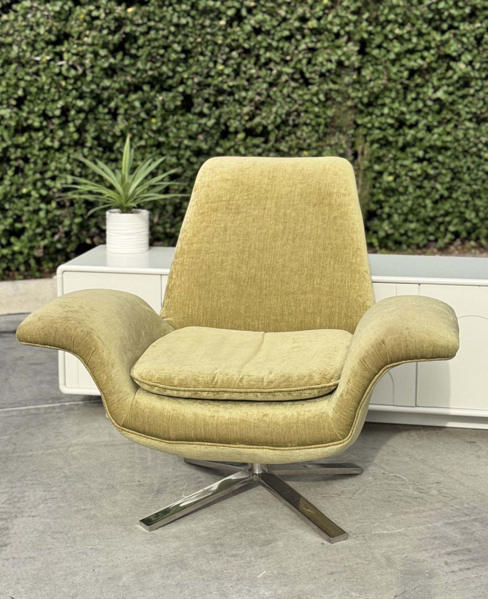 Mid Century Modern Wingback Lounge Accent Chair Nicos Zographos Style