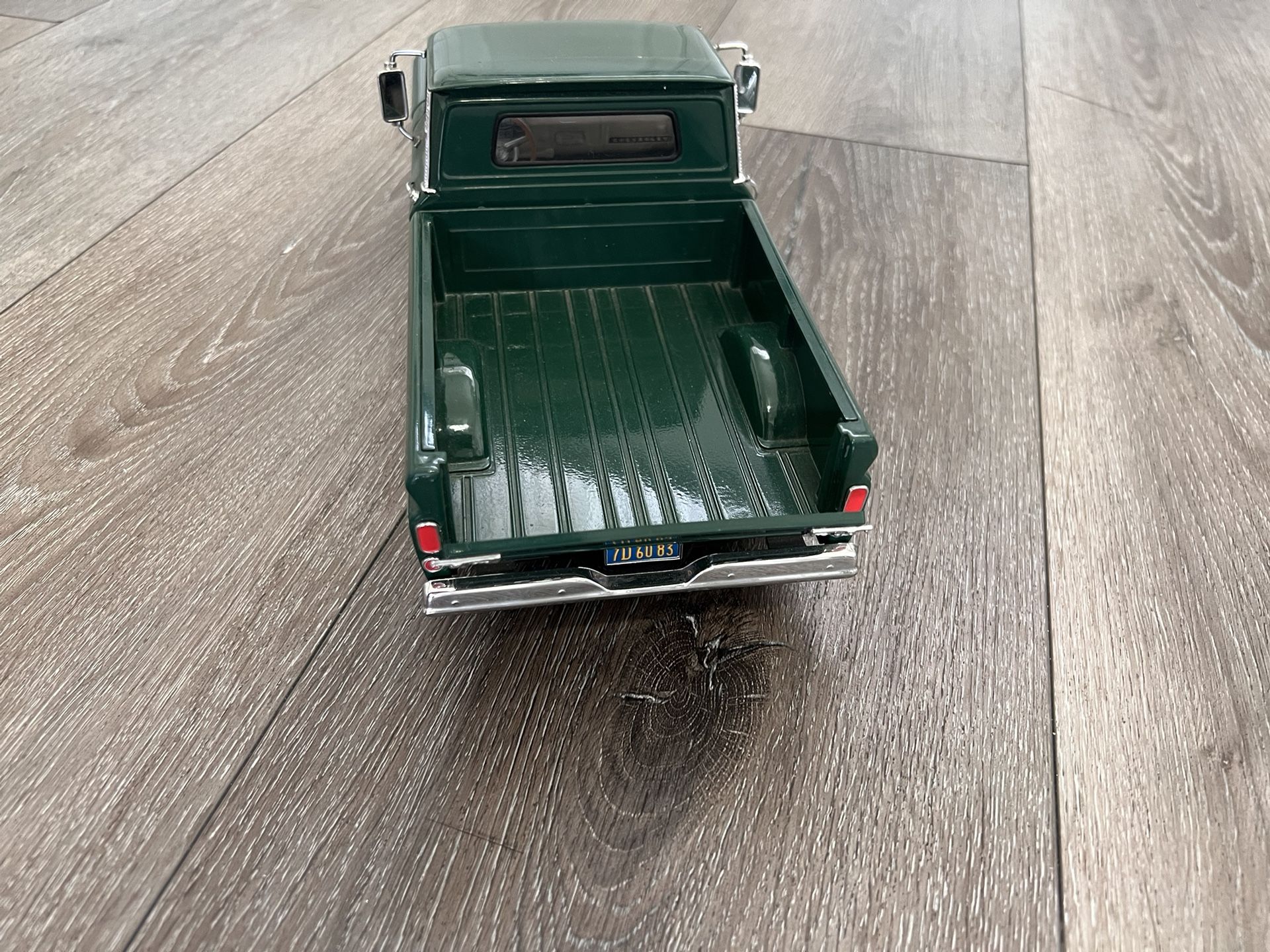 Diecast 1/18 Scale Sun Star 1965 Chevrolet C-10 Pickup, Green