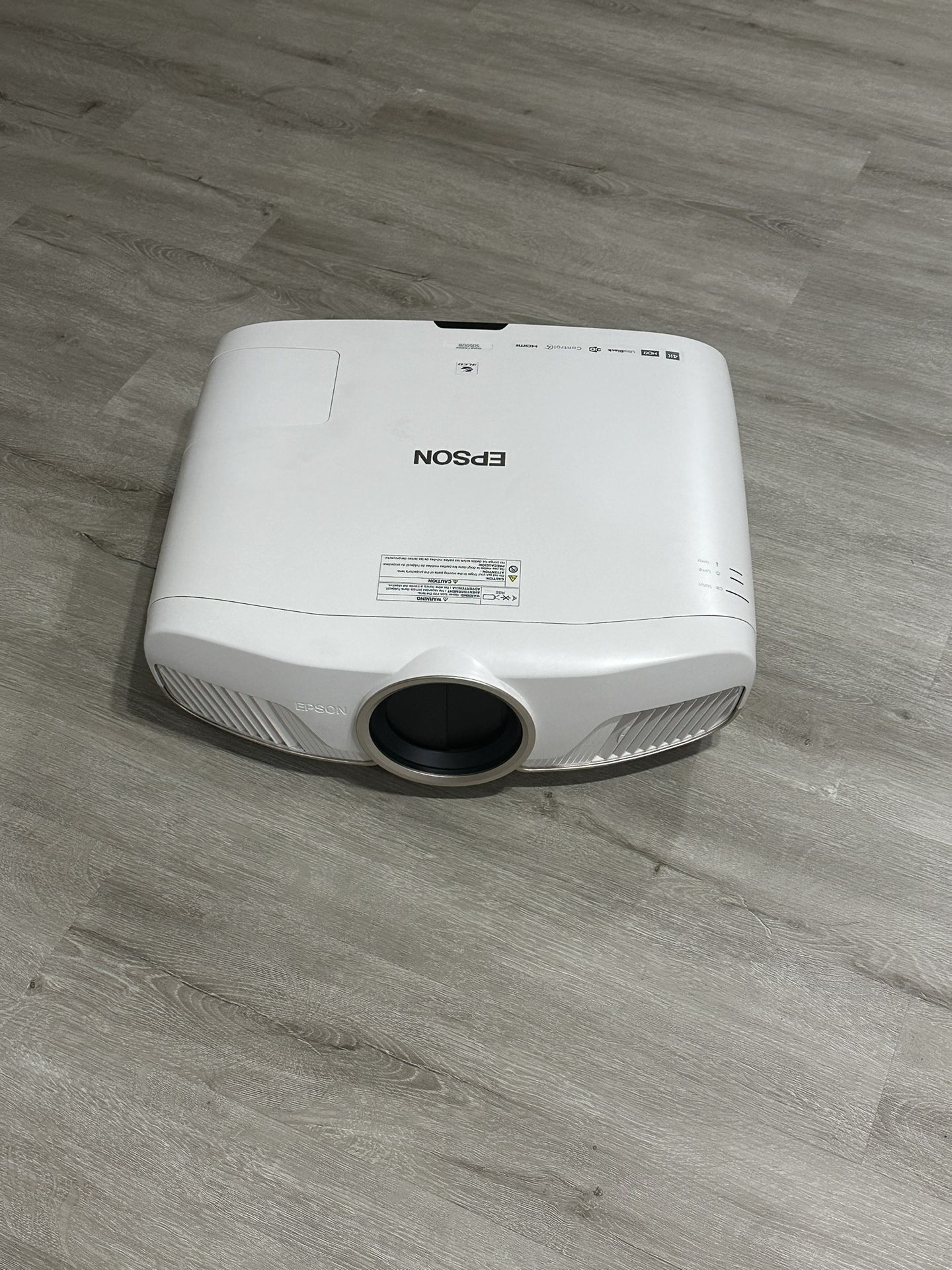 son - Home Cinema 5050UB 4K 3D Projector