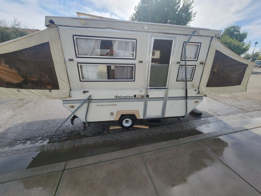 1988 Palomino Pop Up Camper