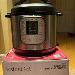 Instant Pot - Duo multi Use Pressure cooker 6Qt