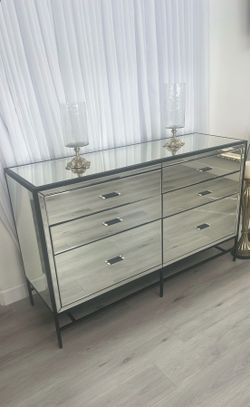 Moving sale