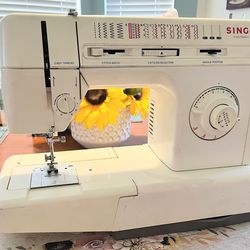 SINGER SEWING MACHINE