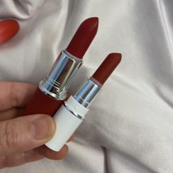 Mac powder kiss & Retro matte lipstick bundle