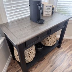 Ashley’s Tyler Creek Side Table 