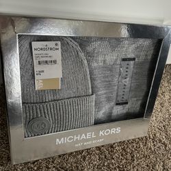 Brand NEW Michael Kors women's girl's hat and scarf gift present sealed box