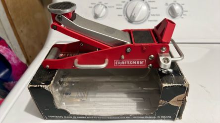 A Miniatura Model Aluminum Racing Jack