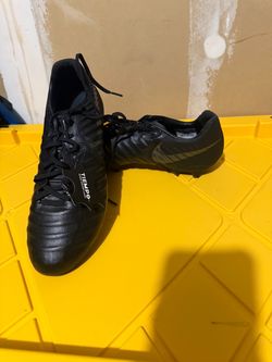 Nike cleats tempo