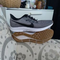   Size  10.5  Nike Zoom Pegasus  36 