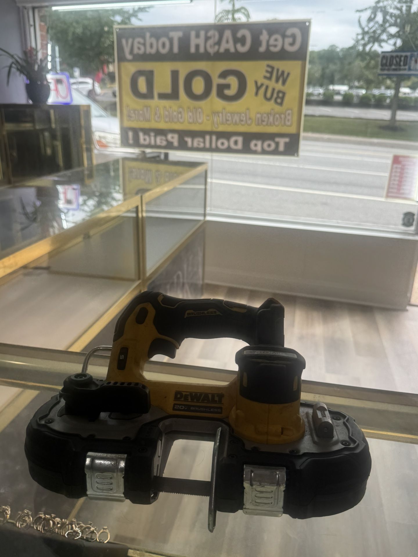 Dewalt Bandsaw compact 1-3/4 in Atomic 20v Max Brushless - Huntington