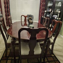 Dining Table And 6 Chairs 
