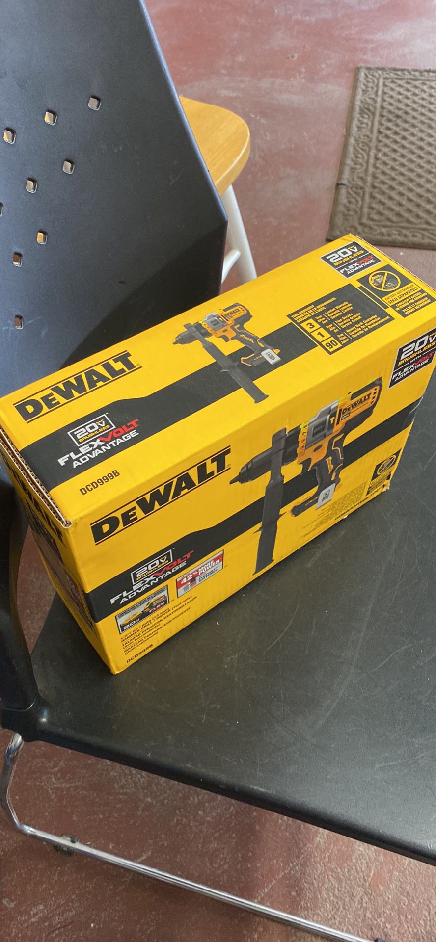 DEWALT 20-Volt MAX Brushless Cordless 1/2 in. Hammer Drill/Driver with FLEXVOLT ADVANTAGE (Tool Only)Solo Herramienta.