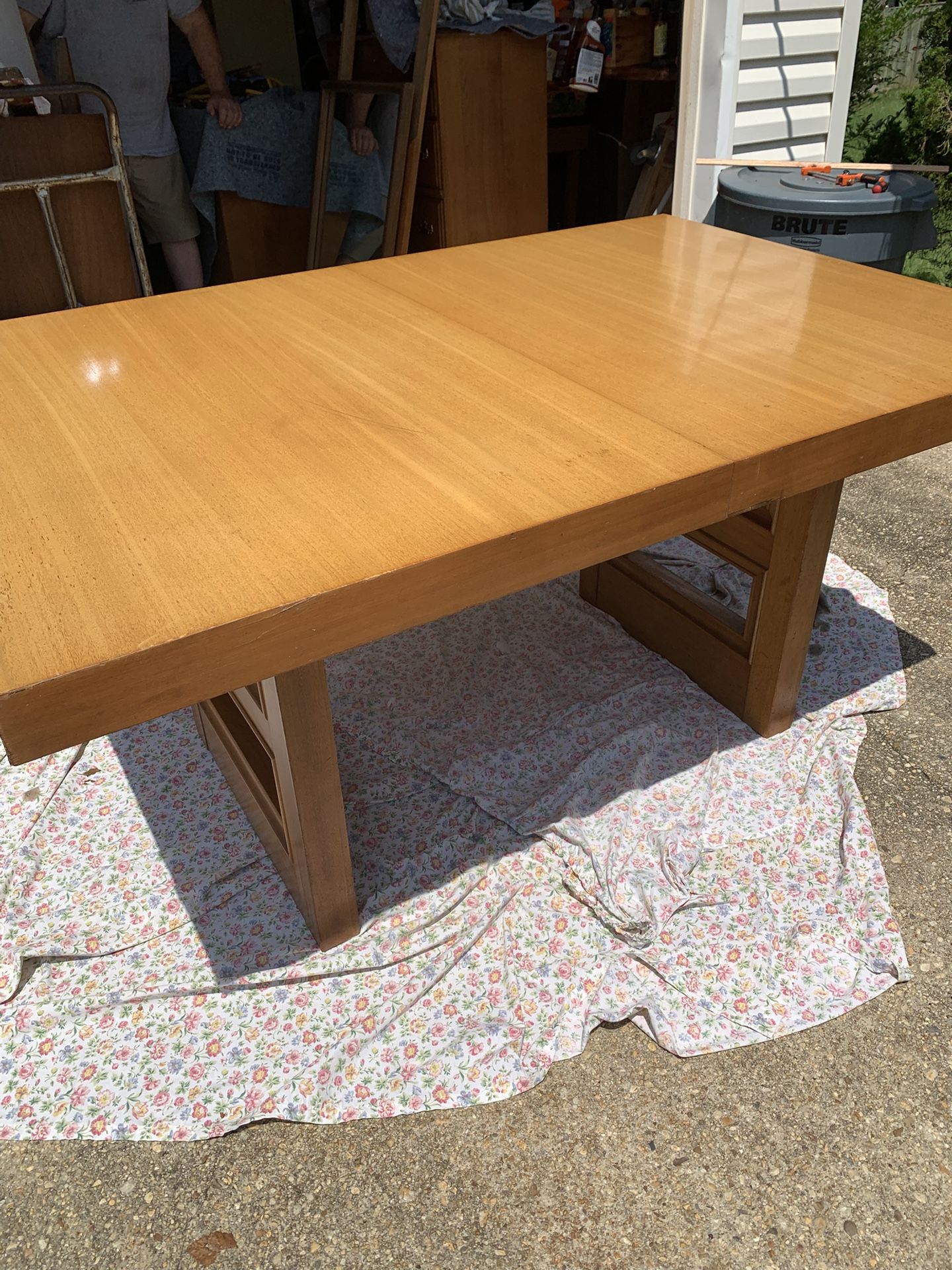 Gorgeous MCM Art Deco 1950's Red lion Furniture Dinning Table