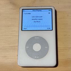 iPod Model:A1136 5thGen 30GB Wht Tested Good 10-12hr Batt w/5486Song-Charg Read!