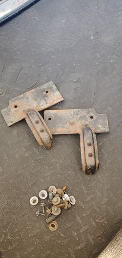 88 00 Chevy/GMC Radiator Hold Down Brackets