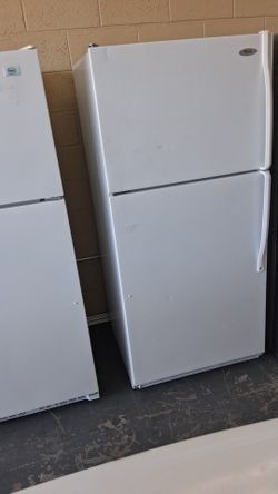 Nice Whirlpool top and bottom refrigerator