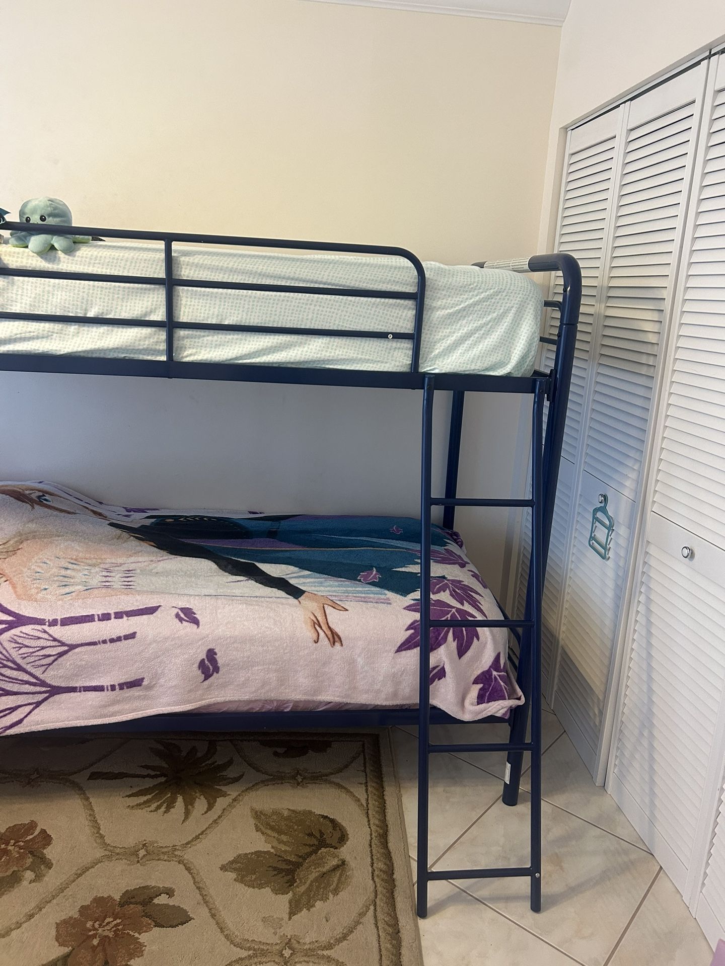 Bunk bed With mattresses