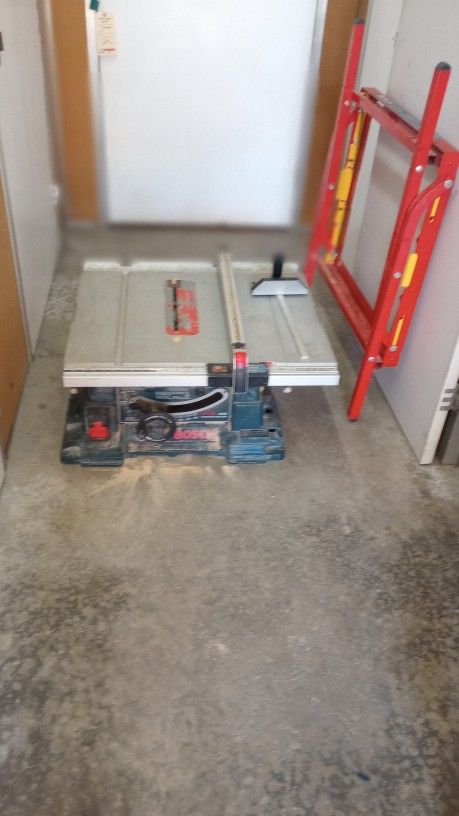 Bosh Mitter Saw 10" Table Saw 10"