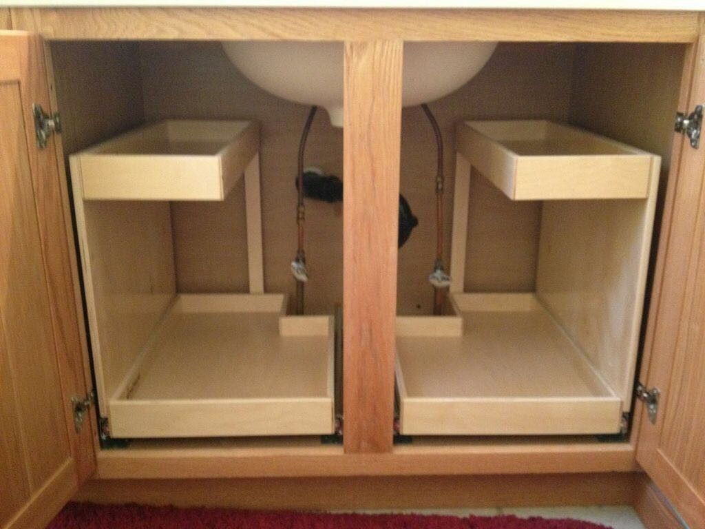 Custom Cabinets / Carpinteria Interior