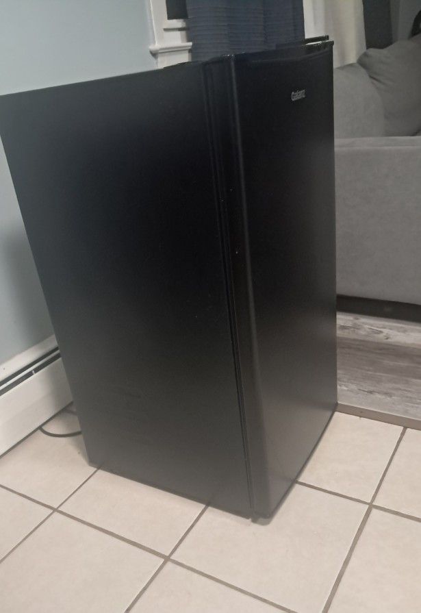Black Galanz Small REFRIGERATOR.