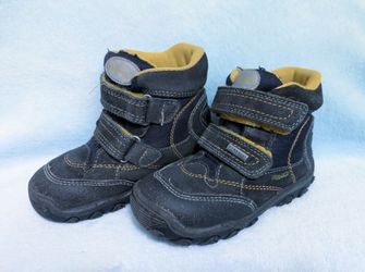 Primigi kids shoes, size 9T (toddler)