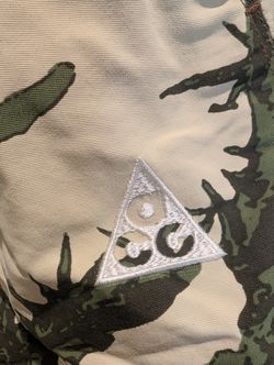 Nike ACG Women's Camo Trail Shorts - Green/Beige, Size XS