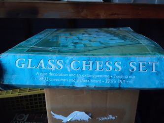 Glass chess set