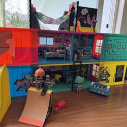 LOL Surprise Clubhouse Playset Skatepark Excellent