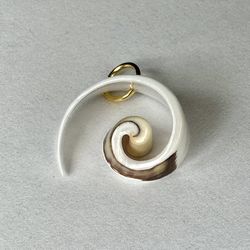 5 gorgeous new and vintage shell charm pendants