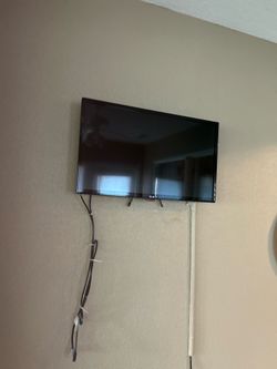 LG 34” flatscreen TV with wall mounting