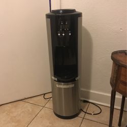 Water Fountain (includes 2 water bottles)