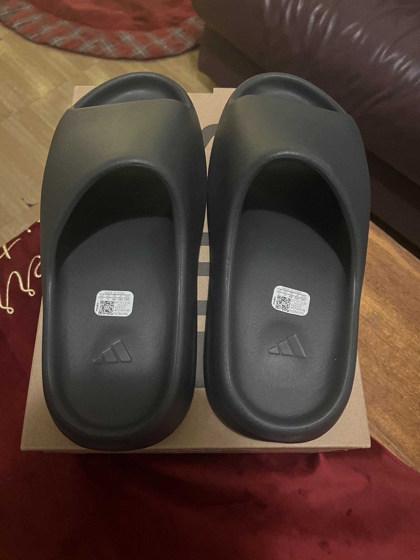Yeezy Slides Dark onyx