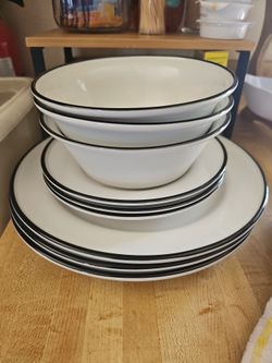 Dishes set for 3