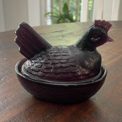 Small Hen On Nest Purple Amethyst Glass, Basket Weave Taiwan Vintage 60s to 70s