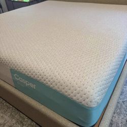 Casper Snow Hybrid (King) MINT CONDITION