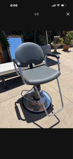 Salon styling chair