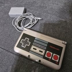 Nintendo 3DS XL Retro NES Edition