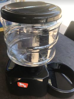 Digital automatic pet feeder