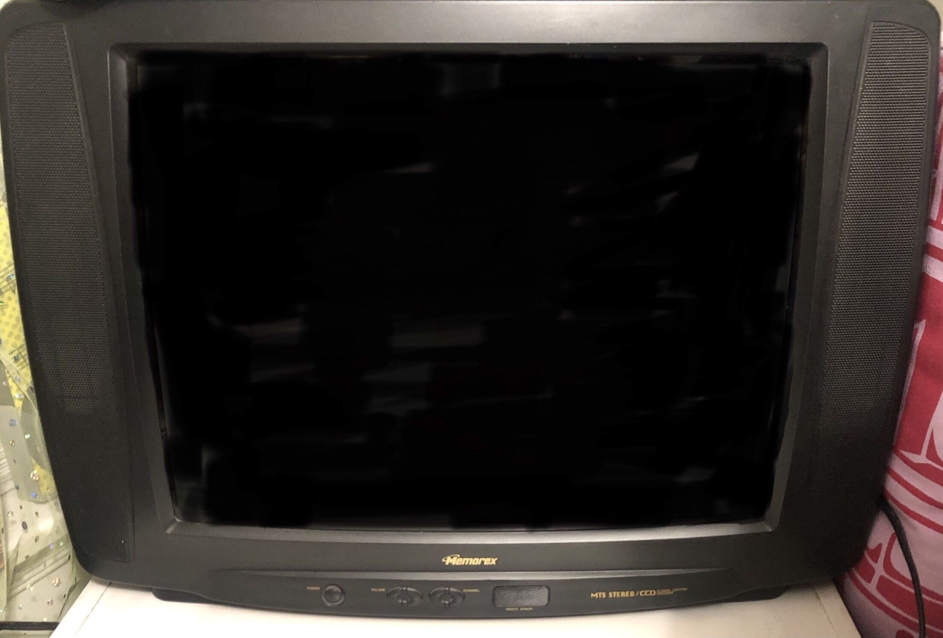 Memorex MT2205 20” TV Gaming Retro Color Television With Remote