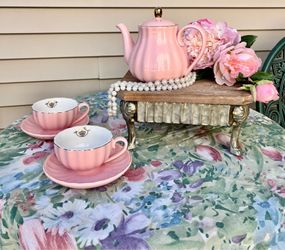 PRETTY PINK TEAPOT & 2 CUPS & 2 SAUCERS