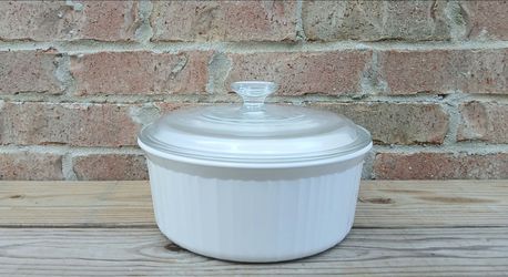 Corning Corelle French White 2.5 Qt. Round Covered Casserole Dish/Lid