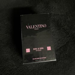 Valentino born in roma intense 