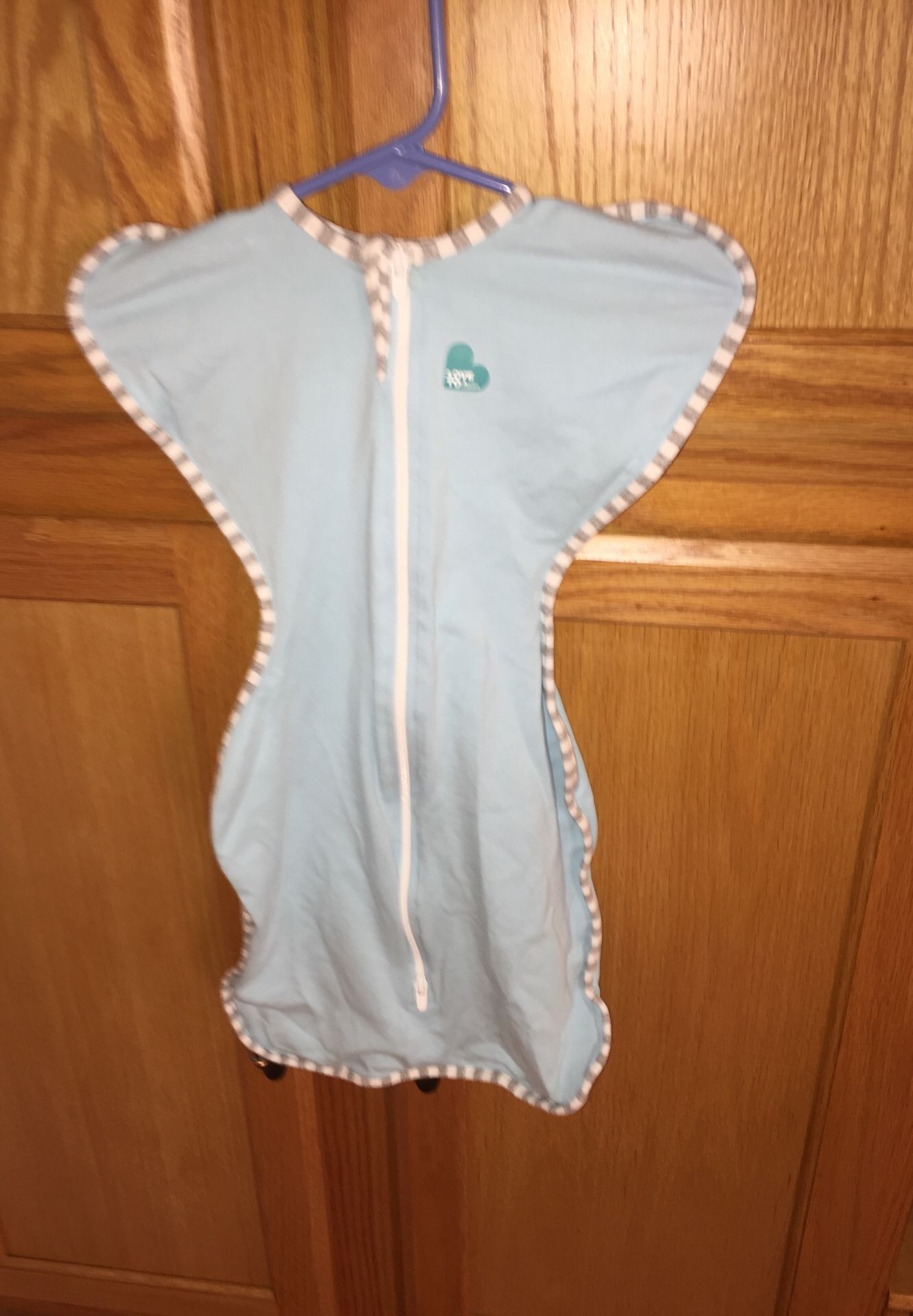 Zip up swaddle size small 8 to 13 pounds