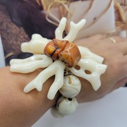 RARE VINTAGE BRACELET, ACRYLIC CABOCHON STONE STRETCH , EXCELLENTE CONDITION, NEW WITH OUT BOX, #1078
