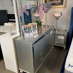 Dresser Mirror Nightstand! $999’ 😃🚨🩷